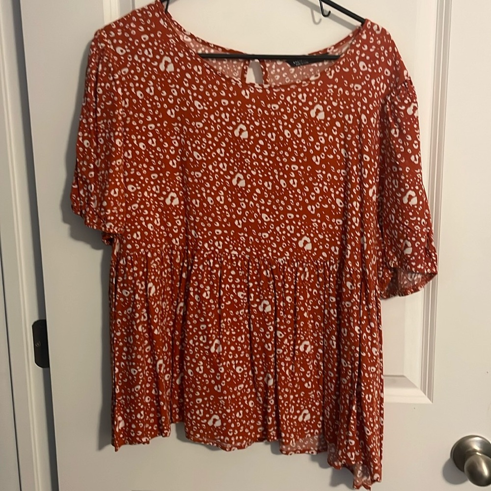 Cute orange top with babydoll style waste